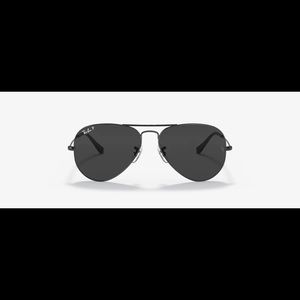 Total black Ray-Ban Aviators polarized